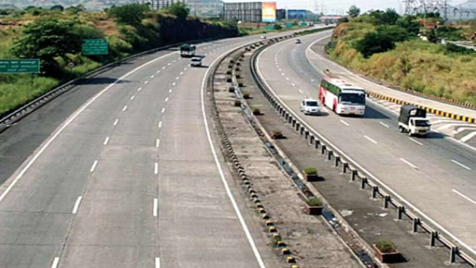 நெடுஞ்சாலை போக்குவரத்து வாகனம்