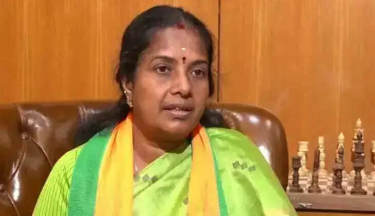 &nbsp;தீட்டு என்பதால் வகுப்பறையில் அனுமதி மறுப்பு... பெண் அடிமைத்தன மனப்போக்கு... வானதி சீனிவாசன் வேதனை!