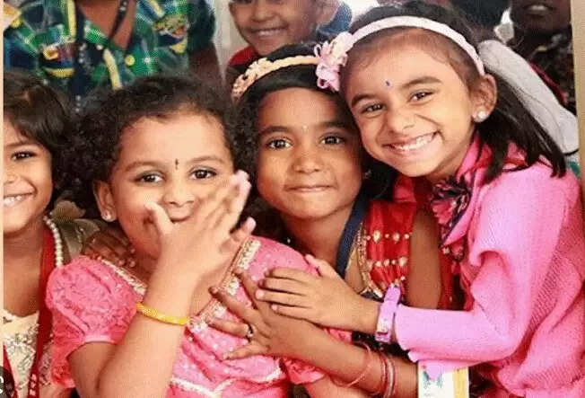 இன்று தேசிய பெண்குழந்தைகள் தினம்... சக மனிதராக பெண்களை மதிப்போம் என உறுதி ஏற்போம்!