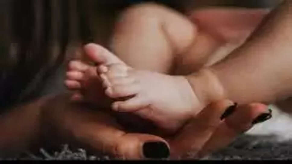 மாணவிக்கு பிறந்த குழந்தை