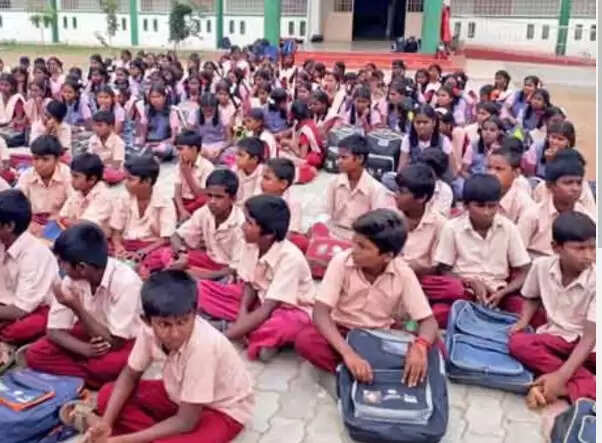 மாணவர்கள்