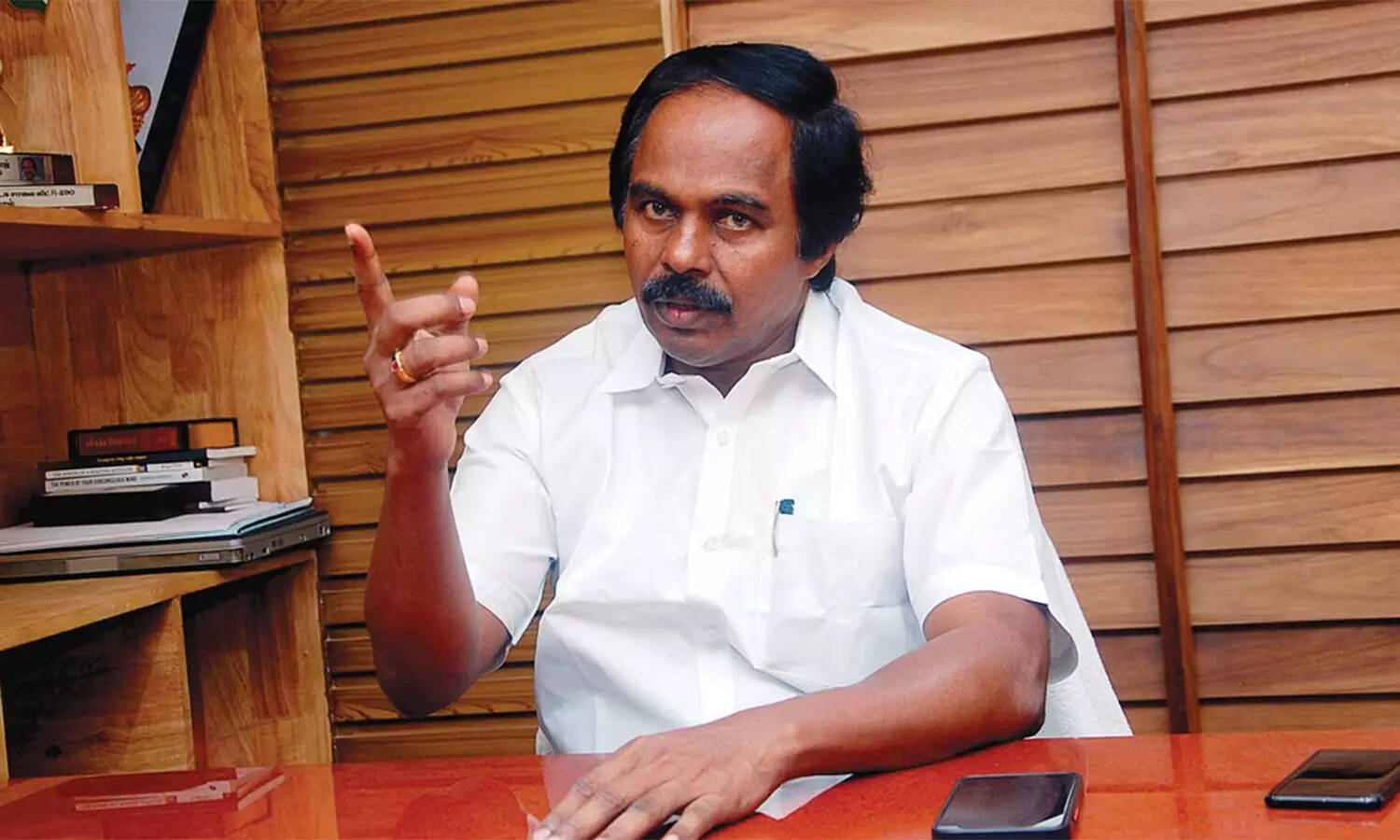 மனோ தங்கராஜ்