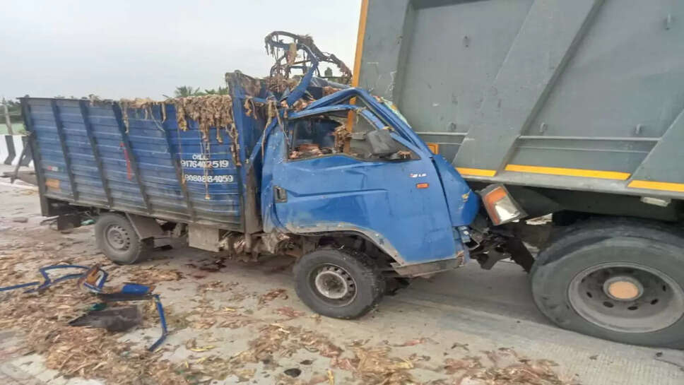 மோதிய லாரி