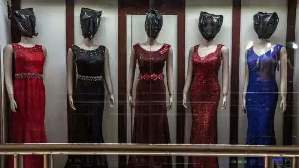 பெண் பொம்மைகள்