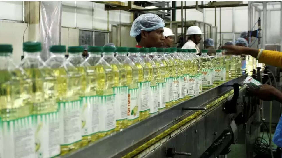 இல்லத்தரசிகளுக்கு இன்ப அதிர்ச்சி... சமையல் எண்ணெய் விலை குறையப் போகுது... கலால் வரி குறைப்பு!