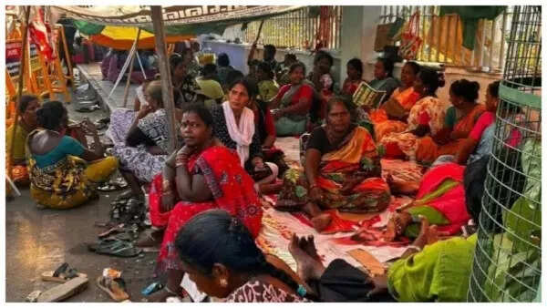 துப்புரவு தொழிலாளர்கள்