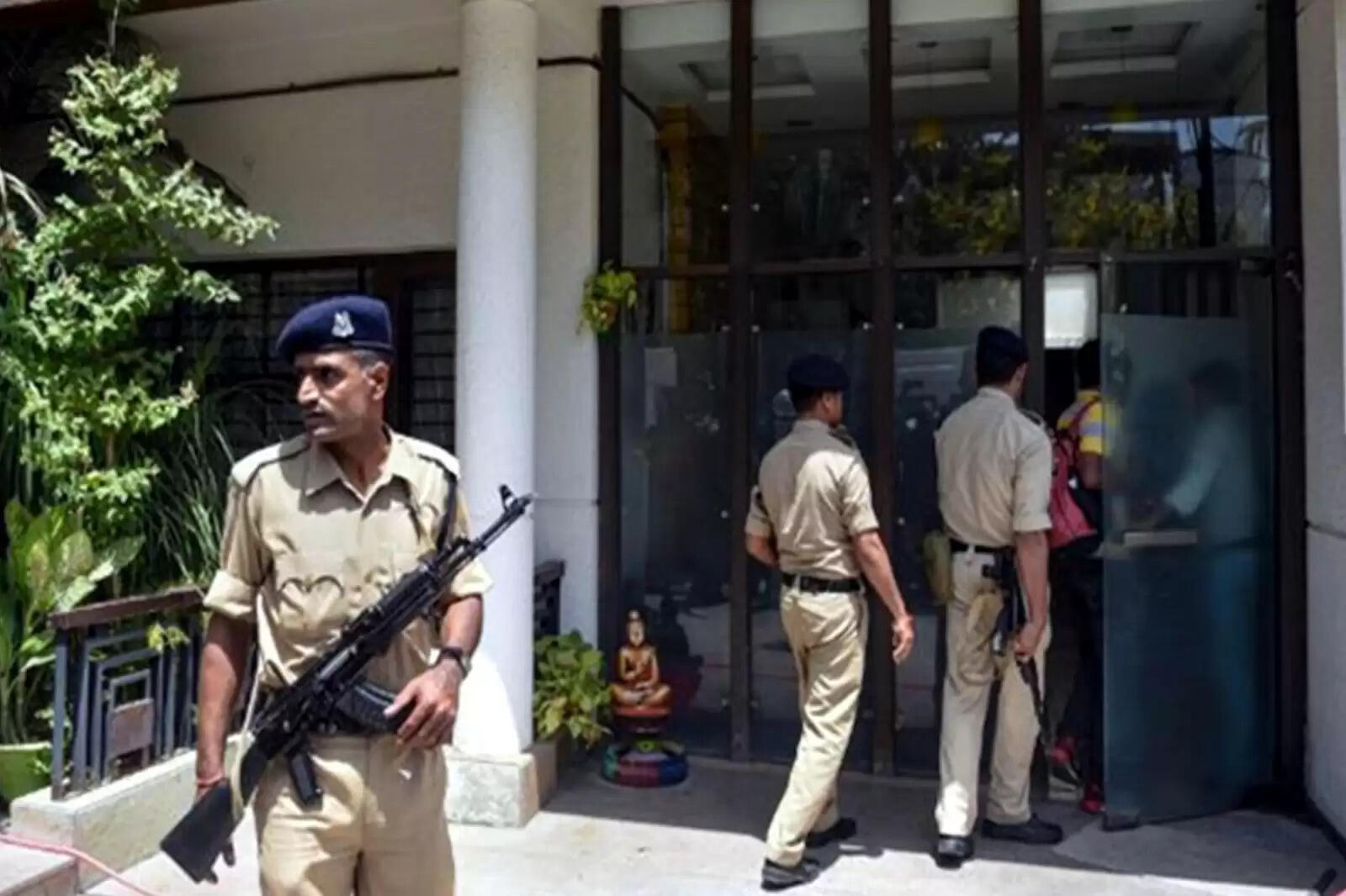 இன்கம்டேக்ஸ் ரெய்டு வருமான வரித்துறை