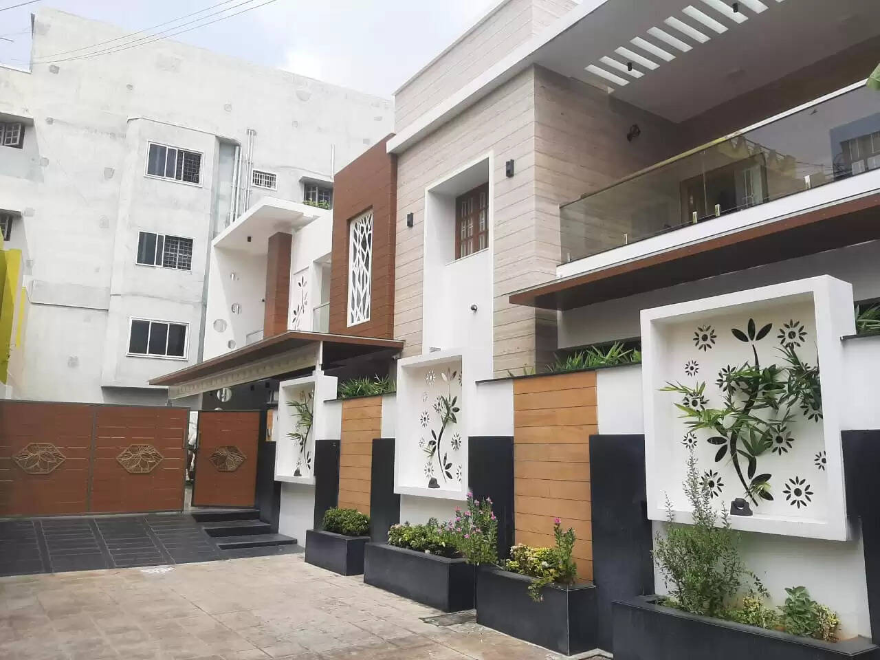 ரெய்டு வருமானவரித்துறை போலீசார்