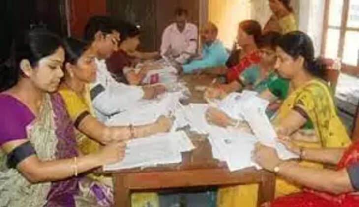 ஆசிரியர்கள் கூட்டம் பெண்கள்