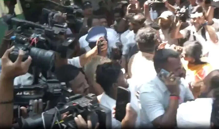 சாலைமறியல்