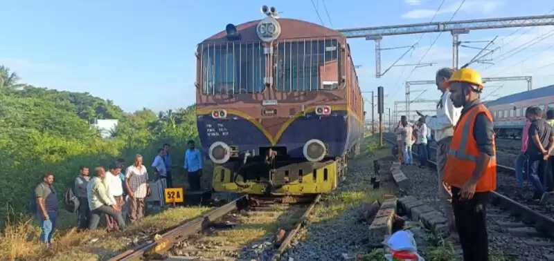 தடம் புரண்ட மின்சார ரயில்