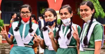 மாணவிகள்