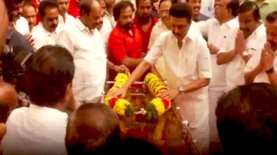 ஸ்டாலின் அஞ்சலி