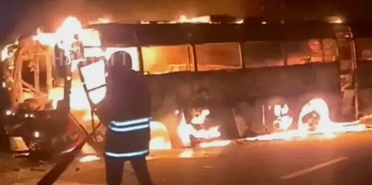 வந்தவாசி பேருந்து தீ பற்றியது