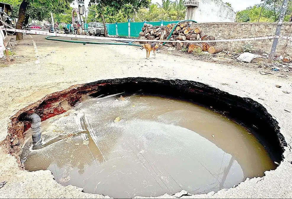 மதுரை சாக்கடை கழிவுநீர்