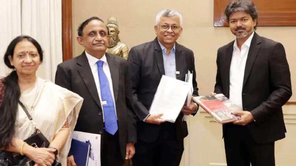 தொழில் வர்த்தகக் கூட்டமைப்புக் குழுவினர் 