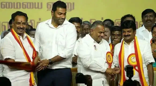 அதிமுக தவெக