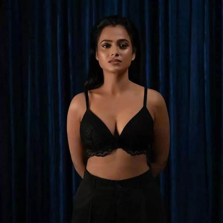 ரம்யா பாண்டியன்