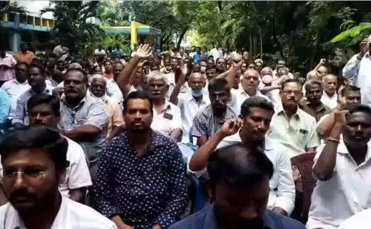 மின்வாரிய ஊழியர்கள் வேலை நிறுத்தம்