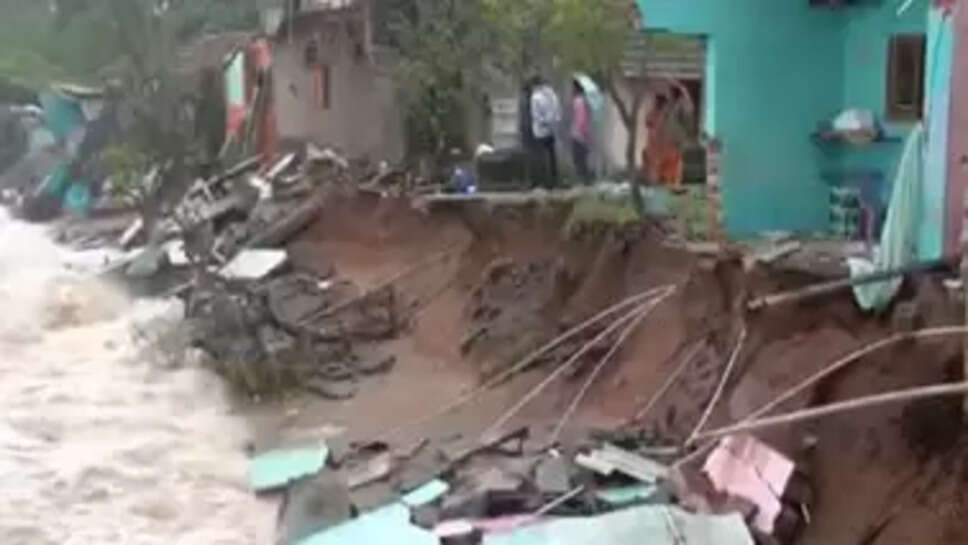 புதுச்சேரி 5 வீடுகள் இடிந்து விழுந்தது