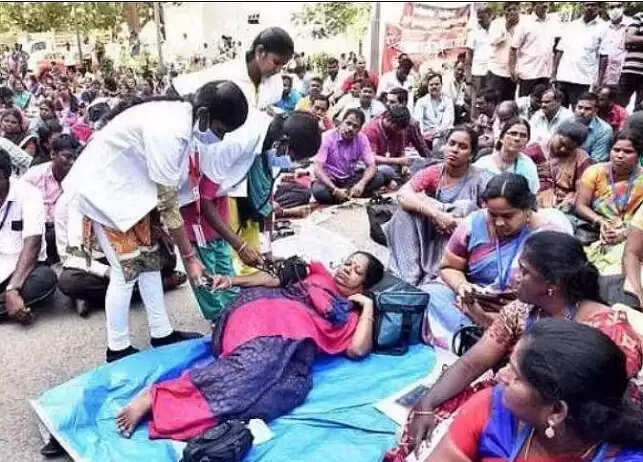 ஆசிரியர்கள் உண்ணாவிரத போராட்டம்