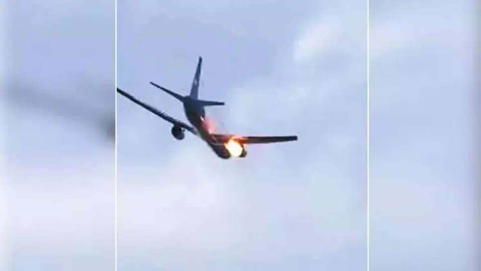 நடுவானில் தீப்பிடித்து எரிந்த விமானம்