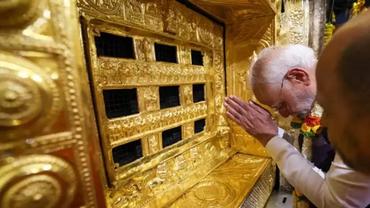 உடுப்பி கிருஷ்ணன் கோவிலில் மோடி