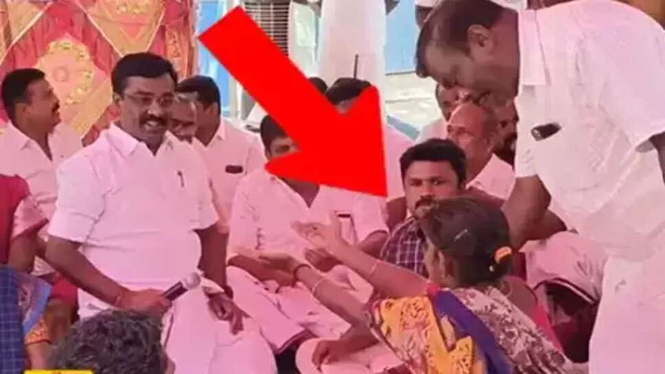 எம்.எல்.ஏ.காலில் 