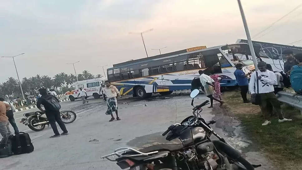 அரசு பேருந்தும், தனியார் பேருந்தும் நேருக்கு நேர் மோதல்... 20 பேர் படுகாயம்!