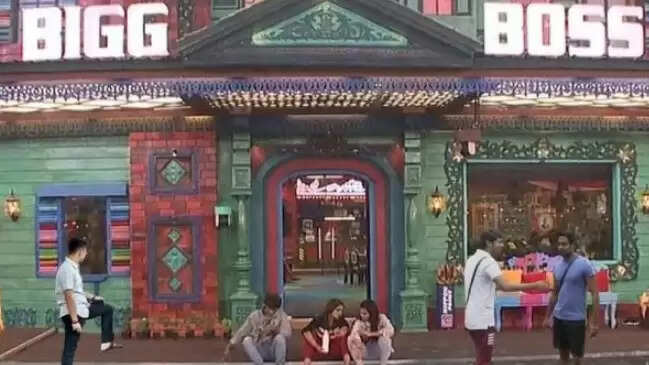 பிக்பாஸ் வீட்டைச் சூழ்ந்த வெள்ளம்... போட்டியாளர்கள் நிலை என்ன?