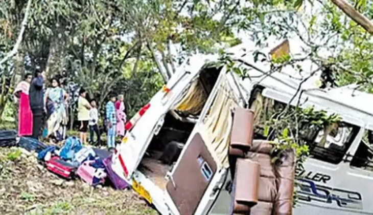 சுற்றுலா வேன்