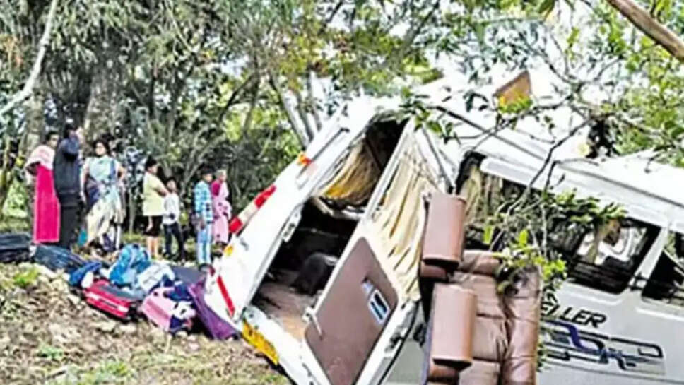 சுற்றுலா வேன்