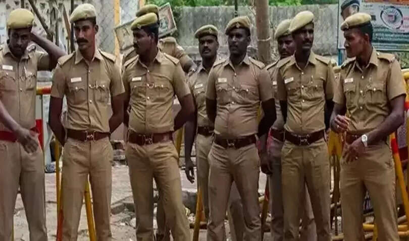 போலீசார்