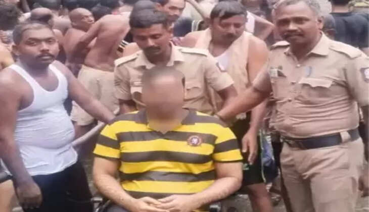 கூட்ட நெரிசலிலும் மாற்றுத் திறனாளியை குற்றாலத்தில் குளிக்க வைத்த போலீசார்... குவியும் பாராட்டுக்கள்!