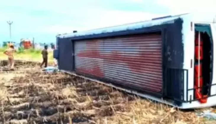 சுற்றுலா சென்ற பேருந்து கவிழ்ந்து விபத்து