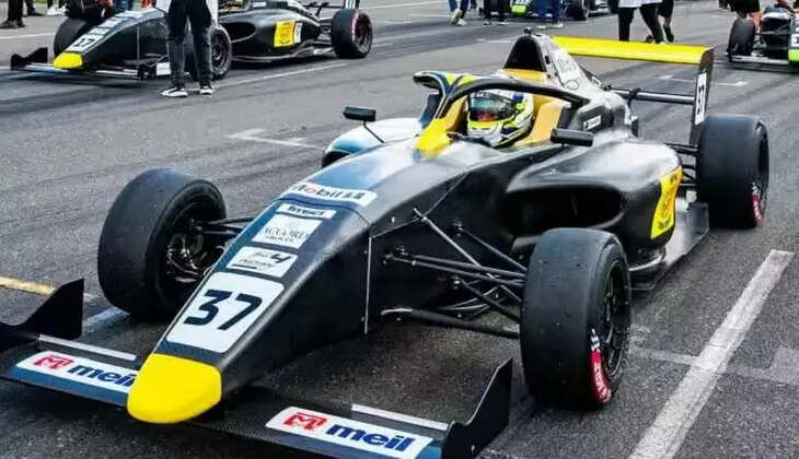 ஃபார்முலா 4 கார் பந்தயம்