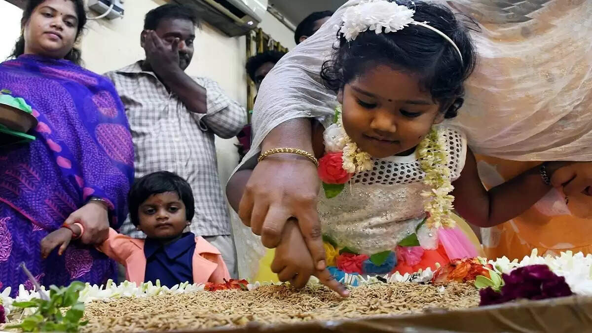விஜயதசமி வித்யாரம்பம் பள்ளிகளில் சேர்க்கை