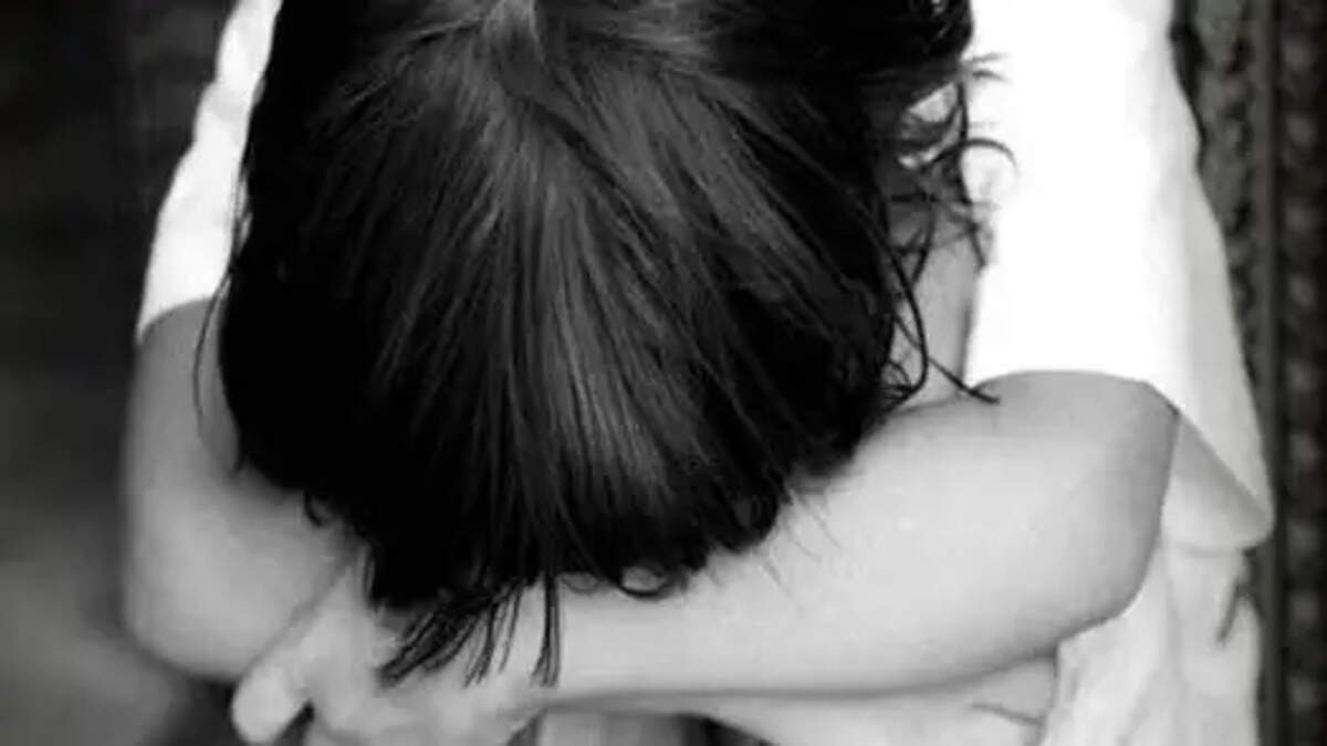 பள்ளி சிறுமி