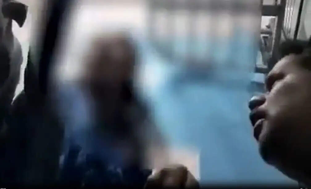 ரயிலில் சில்மிஷம்