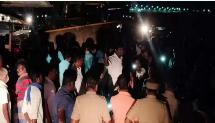 &nbsp;டிராக்டர் மீது லாரி மோதி 3 பெண்கள் உடல் நசுங்கி பலி! &nbsp;