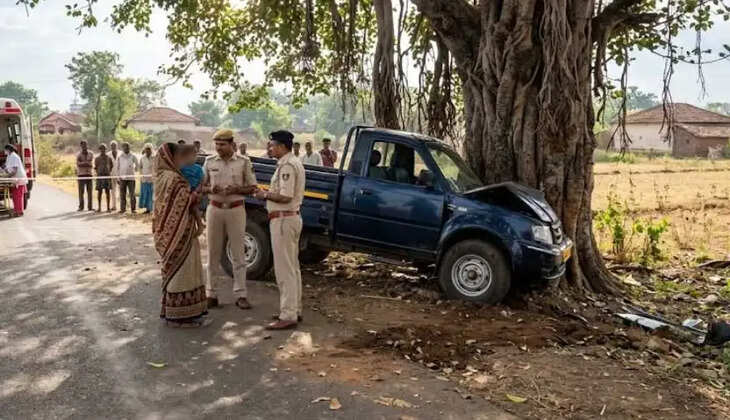 வேன் ஜீப் விபத்து மரத்தில்