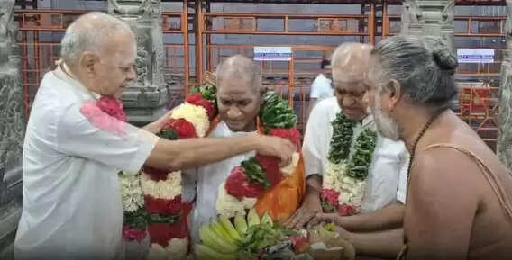 வைகாசி அமாவாசை முன்னிட்டு திருவண்ணாமலையில் இளையராஜா தரிசனம்!