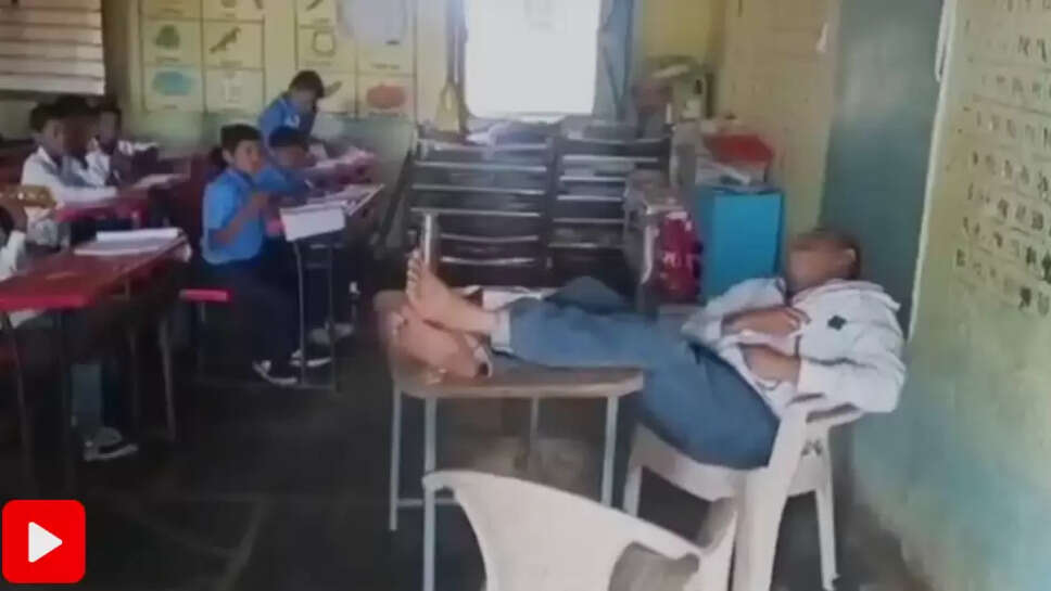 ஆசிரியர்