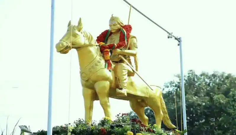 தீரன் சின்னமலை