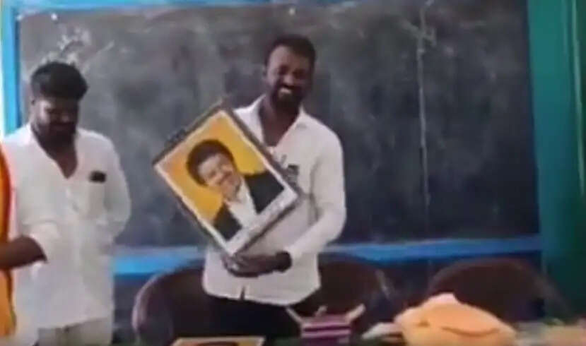 தவெக ரீல்ஸ் அரசு பள்ளி