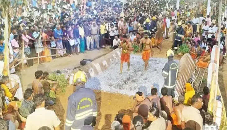 தென்காசி சிவகிரி பூக்குழித் திருவிழா: தீமிதி