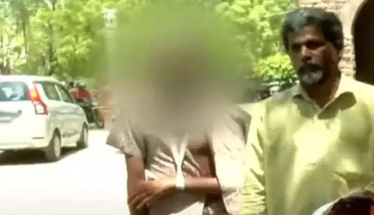  மாணவனின் கையை உடைத்த  தலைமை ஆசிரியை மீது கலெக்டர் அலுவலகத்தில் புகார்!