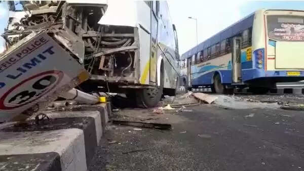 பாம்பன் பாலம் பேருந்து விபத்து