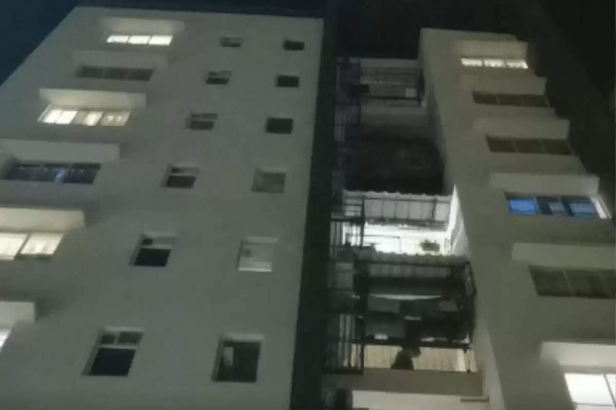 குதித்து தற்கொலை