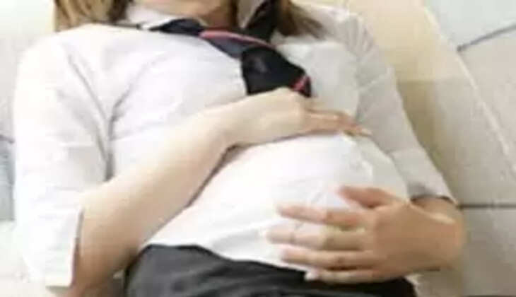 கர்ப்பிணி மாணவி